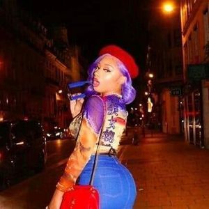 Meet your Posher, Carla